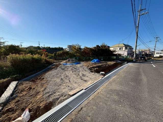 泉佐野市鶴原新築戸建の前面道路含む現地写真|2025/11/23撮影
