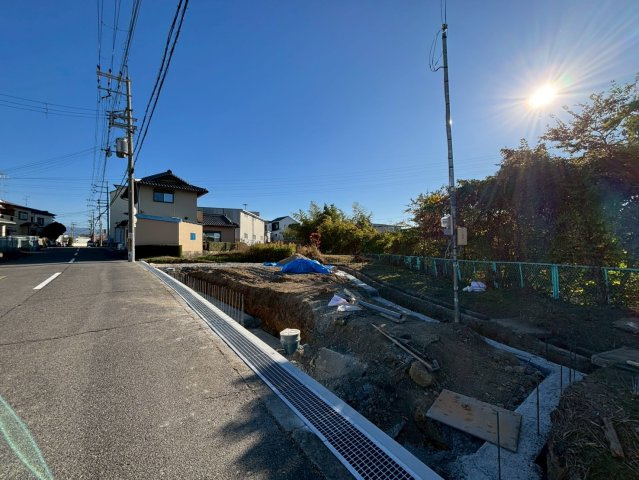 泉佐野市鶴原新築戸建の前面道路含む現地写真|2025/11/23撮影