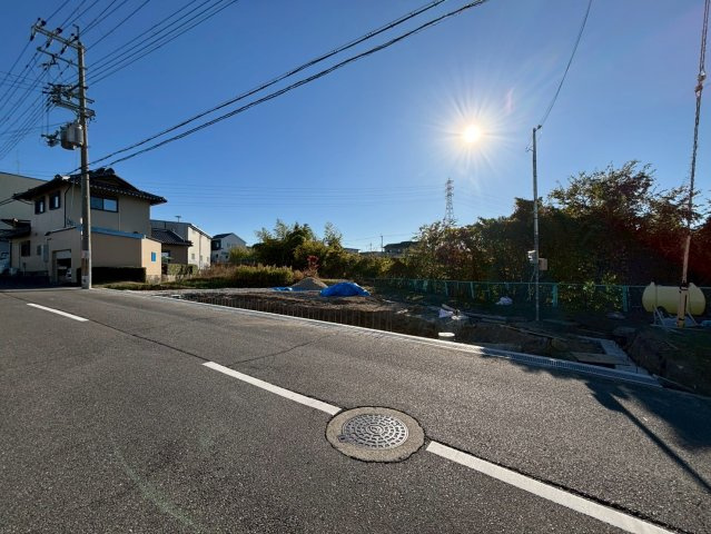 泉佐野市鶴原新築戸建の前面道路含む現地写真|2025/11/23撮影