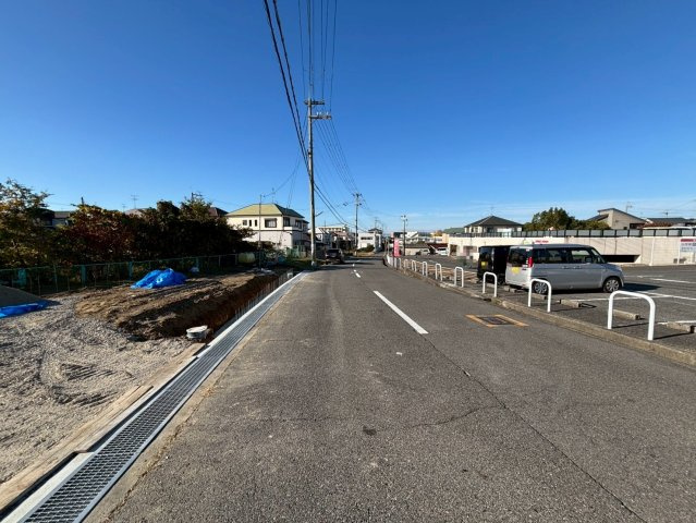 泉佐野市鶴原新築戸建の前面道路含む現地写真|2025/11/23撮影