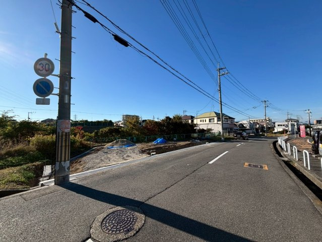 泉佐野市鶴原新築戸建の前面道路含む現地写真|2025/11/23撮影