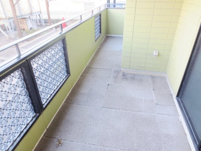 ジュネス戸田のバルコニー|別号室の参考写真です。