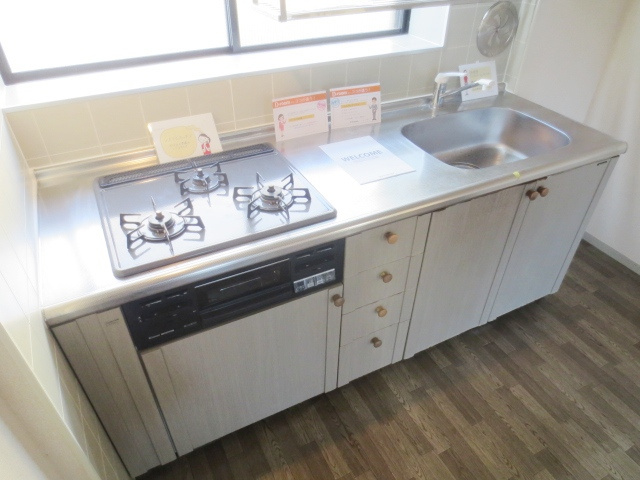 ジュネス戸田のキッチン|別号室の参考写真です。