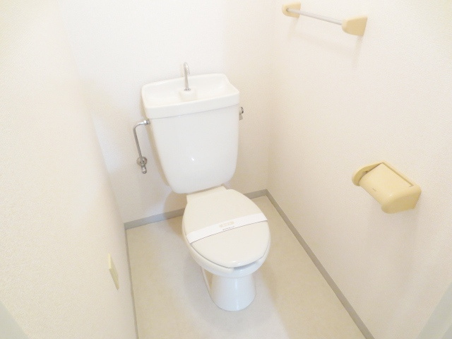 ジュネス戸田のトイレ|別号室の参考写真です。