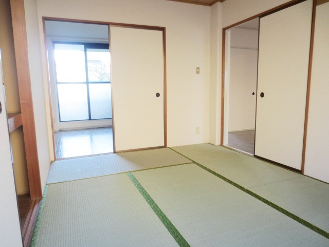 ジュネス戸田の和室|別号室の参考写真です。