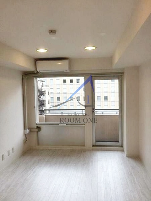 東新橋ビルの居間・リビング|洋室のお部屋です。