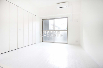 【寝室】 | ハーヴェスト江坂 | 明るく開放感のある居室で、自分だけのくつろぎ空間を。