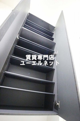 【設備】 | ハーヴェスト江坂 | 収納力たっぷりのシューズボックスで玄関すっきり！