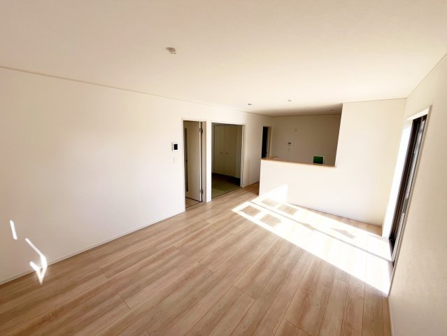 岩出市山　第3期　新築戸建ての居間・リビング