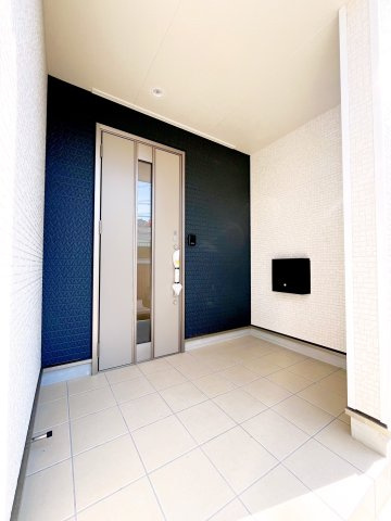 岩出市山　第3期　新築戸建ての玄関