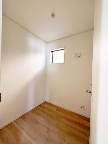 岩出市山　第3期　新築戸建ての洋室