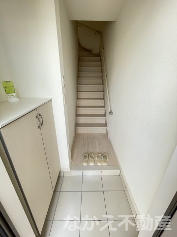 【玄関】 | 収納もある玄関です