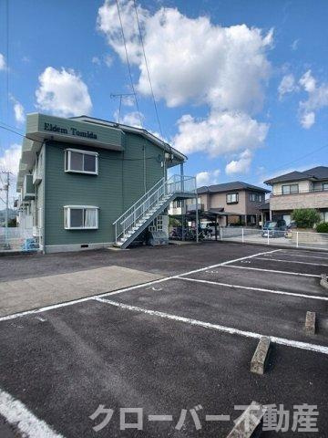 エルディム　トミダの駐車場