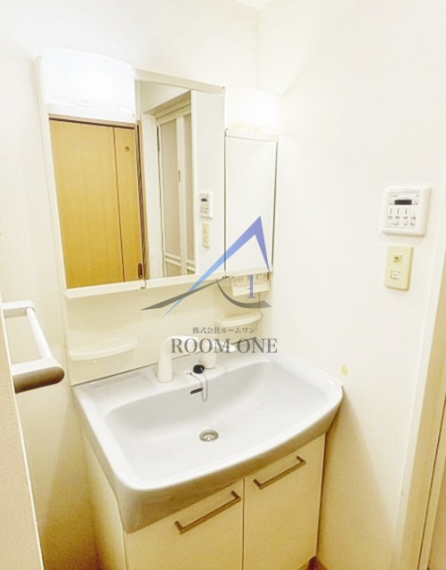 シャルム協和の洗面所|独立洗面台です。