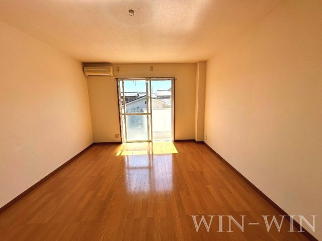 ロイヤルハイツ 五番館の居間・リビング|イメージ（同施工会社同一モデルの写真です）