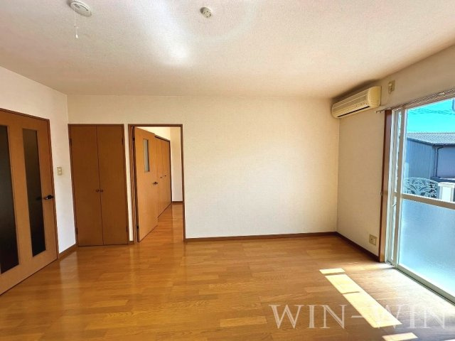 ロイヤルハイツ 五番館の居間・リビング|イメージ（同施工会社同一モデルの写真です）