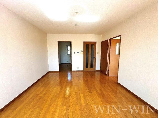 ロイヤルハイツ 五番館の居間・リビング|イメージ（同施工会社同一モデルの写真です）