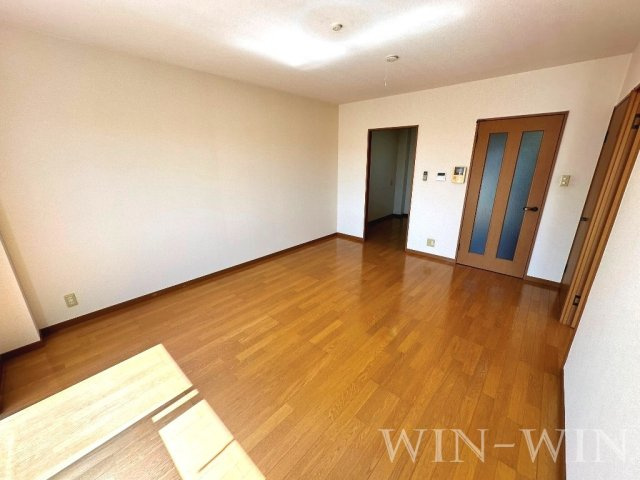 ロイヤルハイツ 五番館の居間・リビング|イメージ（同施工会社同一モデルの写真です）