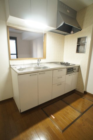 リリーヴィレッジＤ棟のキッチン|広々ゆとりのキッチンスペース♪　床下収納完備