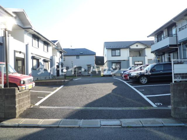 リリーヴィレッジＤ棟のその他共用部分|敷地内駐車場です