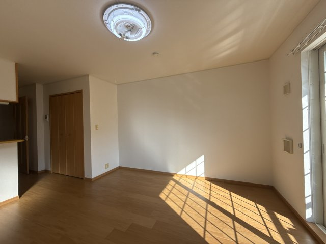 ブルーメ野里Ｃの周辺|ファミリーマートまで180m