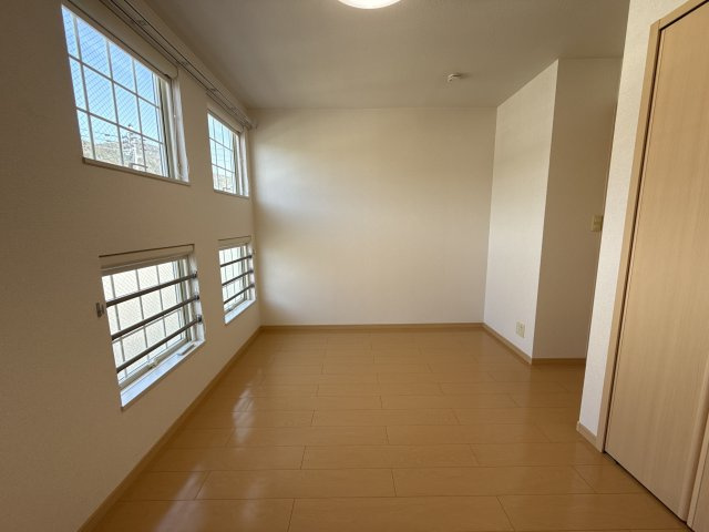 ラフレシールＨの周辺|マクドナルドまで2200m