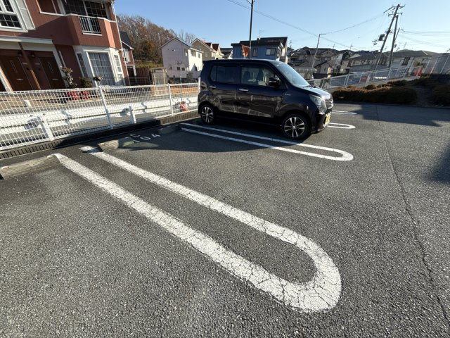 エーデル緑ヶ丘Ｃの駐車場