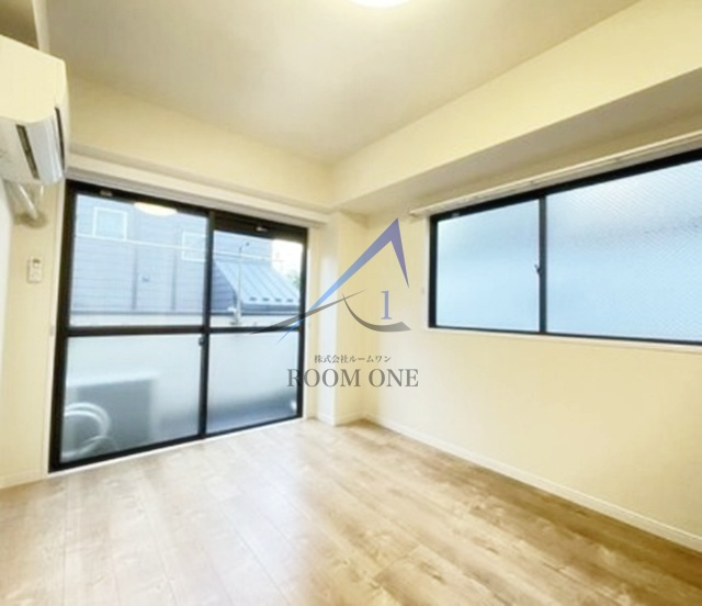 月村マンションＮｏ１５の居間・リビング|洋室のお部屋です。