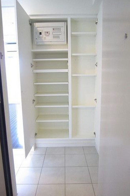 ラティエラ文京音羽の玄関|シューズボックス