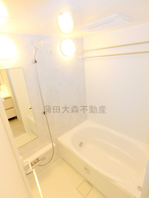 コンフォリア・リヴ大森西の浴室|追焚と浴室乾燥機付きのお風呂　バスルーム