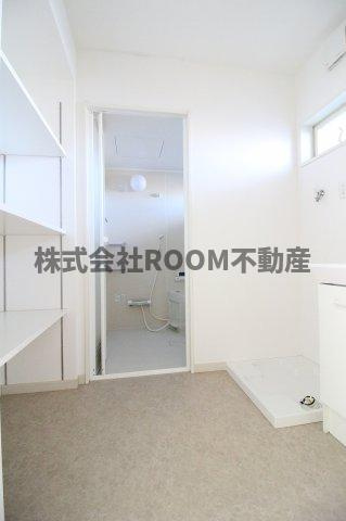 Carino　naoの洗面所|ゆったりとスペースのある洗面所