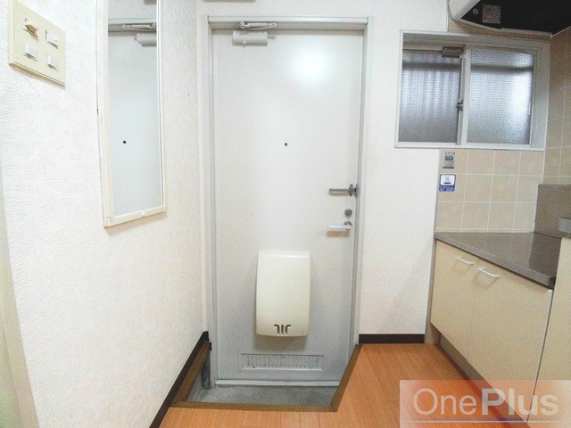 フレグランス六甲道の玄関