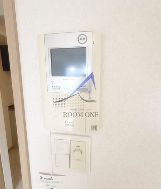 ルーブル多摩川七番館のセキュリティ|モニター付きインターホンです。