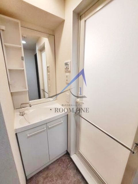 スカイコート蒲田壱番館の洗面所|独立洗面台です。