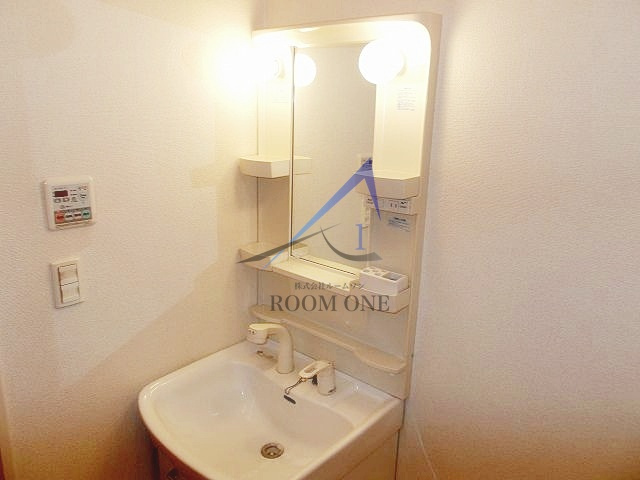 ボニータパレス　宝鏡の洗面所|独立洗面台です。