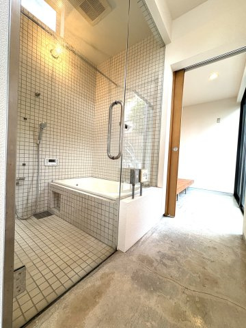 WORK & LIFE HOUSE – 自宅兼アトリエにもなる、片瀬3丁目デザイナーズ邸 –の浴室