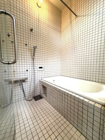 WORK & LIFE HOUSE – 自宅兼アトリエにもなる、片瀬3丁目デザイナーズ邸 –の浴室