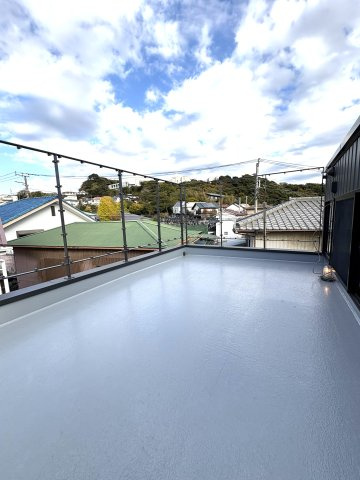 WORK & LIFE HOUSE – 自宅兼アトリエにもなる、片瀬3丁目デザイナーズ邸 –のバルコニー