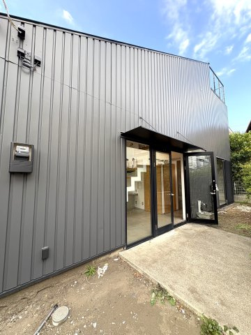 WORK & LIFE HOUSE – 自宅兼アトリエにもなる、片瀬3丁目デザイナーズ邸 –の玄関