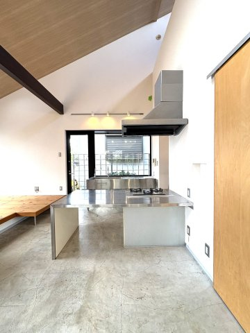 WORK & LIFE HOUSE – 自宅兼アトリエにもなる、片瀬3丁目デザイナーズ邸 –のキッチン