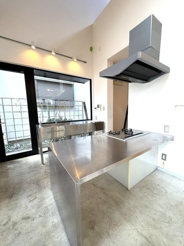 WORK & LIFE HOUSE – 自宅兼アトリエにもなる、片瀬3丁目デザイナーズ邸 –のキッチン