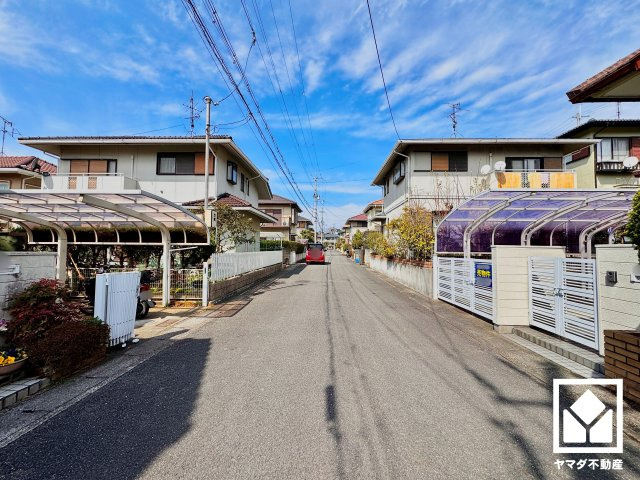 宇治市羽戸山３丁目の前面道路含む現地写真