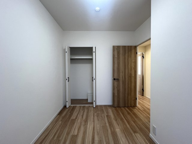 new feather 新羽駅が最寄り！【クリオ綱島十番館】の洋室|きれいな洋室です