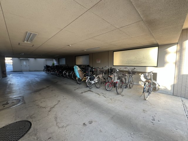 new feather 新羽駅が最寄り！【クリオ綱島十番館】の駐輪場