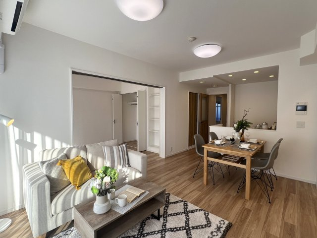 new feather 新羽駅が最寄り！【クリオ綱島十番館】の居間・リビング|リビングです