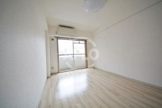 【居間・リビング】 | アーデン森之宮 | アーデン森ノ宮　明るく開放的な室内