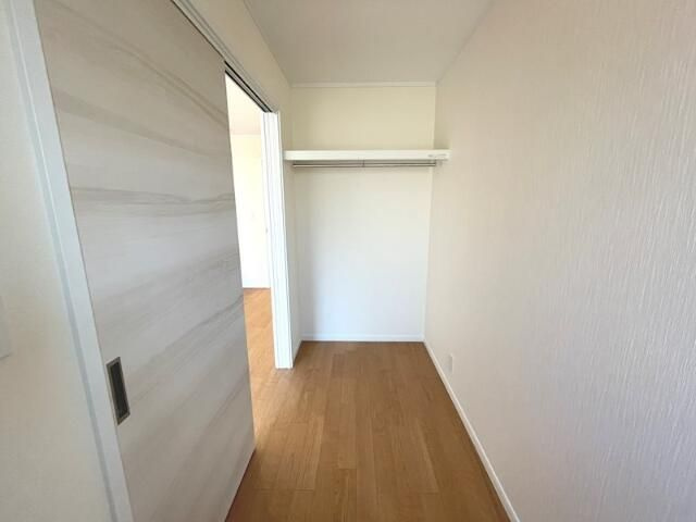 ゼルコーバの洋室