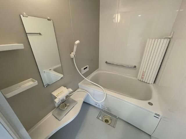 ゼルコーバの浴室