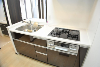 【キッチン】 | アーデンタワー本町イースト | アーデンタワー本町イースト　ガス3口コンロシステムキッチン