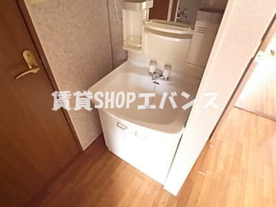 【洗面所】 | コームズシブヤ | 明るい洗面所です